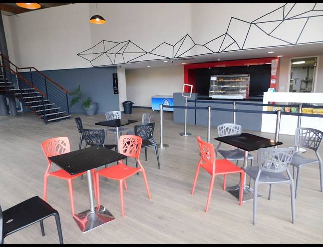 2,000M² OFFICE TO LET IN FERNDALE
